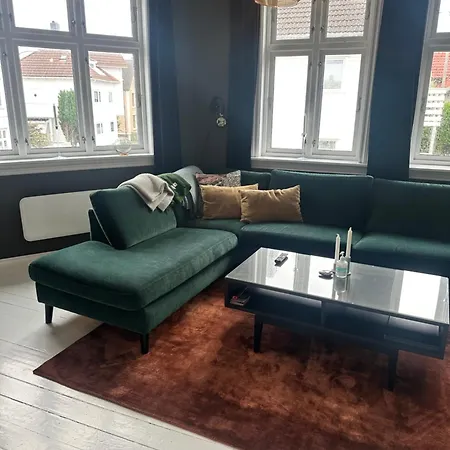 Central Spacious In Apartment *